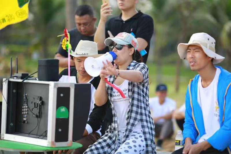 五指山女足球员接受耐力训练：持续梦想追求的简单介绍
